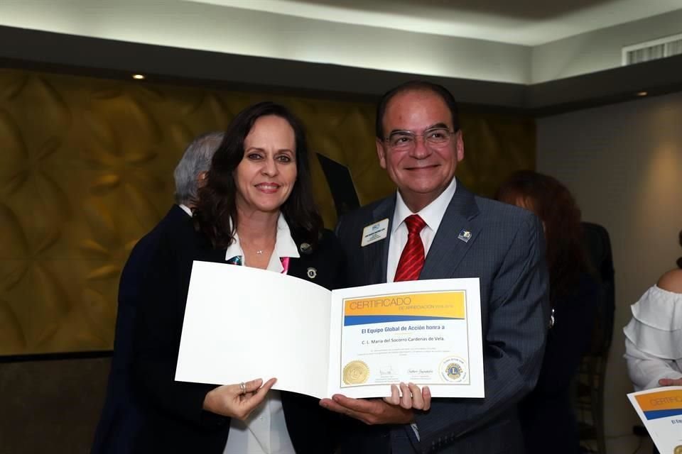 Mary Cárdenas de Vela y Juan Manuel Martínez Alba