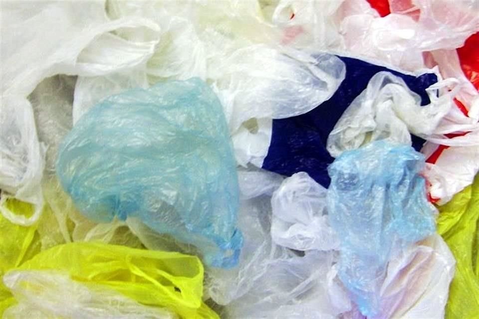 El Congreso local aprobó eliminar el uso de bolsas, popotes y unicel en la Entidad.