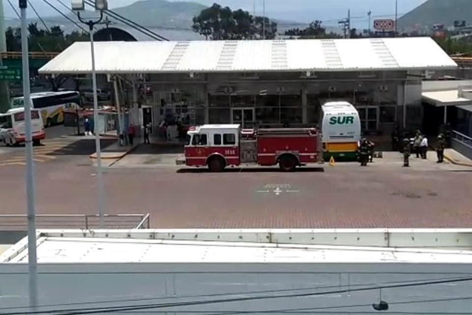 Un mecánico falleció tras ser aplastado por un camión de pasajeros en la Central ADO de la Colonia Santa Martha Acatitla, en Iztapalapa.