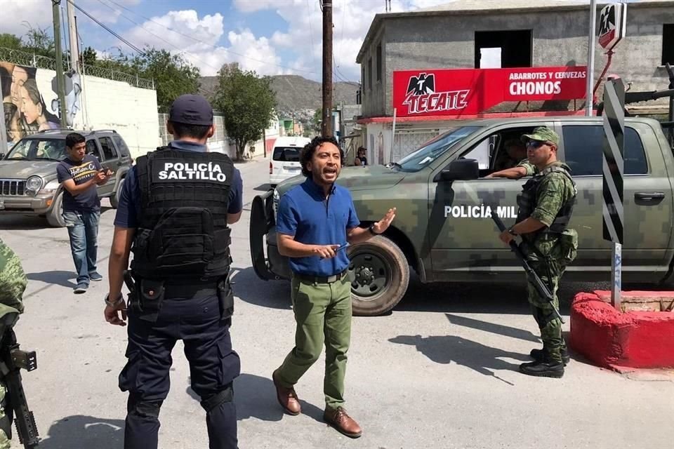 La organización difundió un video en sus redes sociales donde acusaron que los elementos de seguridad realizaban verificaciones migratorias en la puerta de la Casa Migrante.