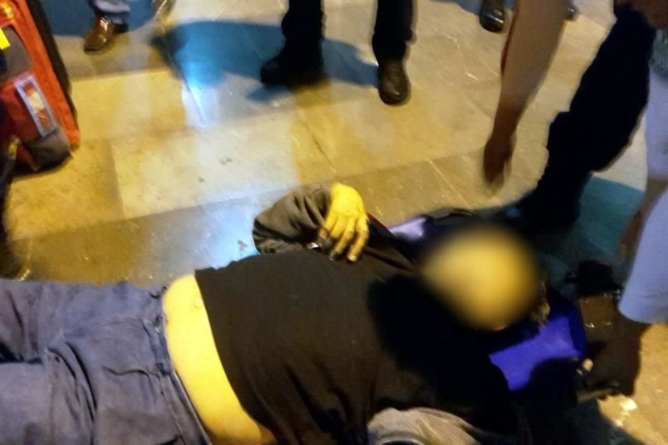 Por varios minutos resultó afectado el servicio de la Línea 7 del Metro luego que una persona se arrojó a las vías en Tacuba, aunque fue rescatada.