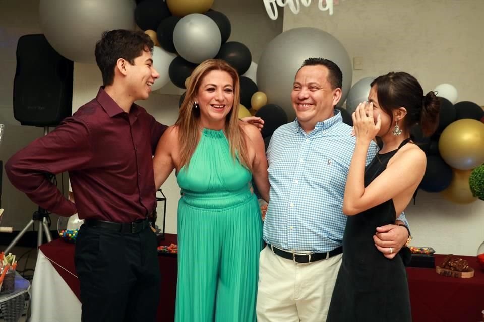 Diego Torres,  Claudia de Torres, Javier Torres y Maria José Torres