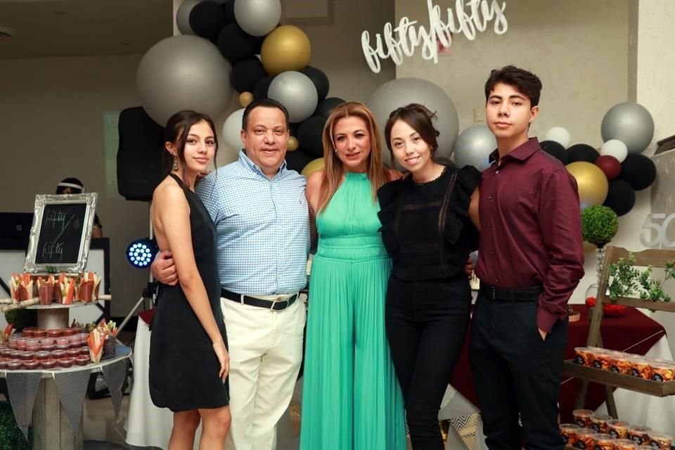 Maria José Torres, Javier Torres, Claudia de Torres, Fery Torres y Diego Torres