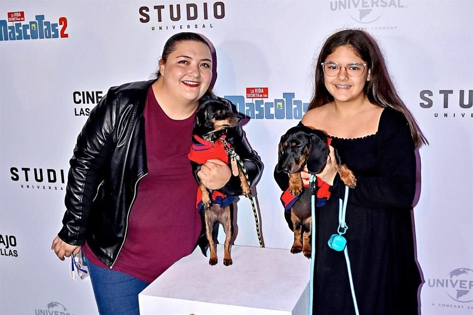 Alejandra Ley vio la película con su perrita Toña.