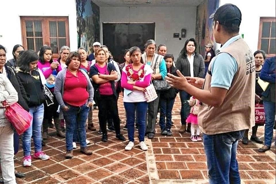 Los servidores están organizados en equipos de 10 a 15 personas, dirigidos por coordinadores que ganan entre 28 mil y 36 mil pesos.