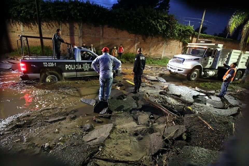 Por los daños causados por inundaciones y otros desastres naturales, vecinos exigen declarar a Bosques de Santa Anita como zona de desastre.