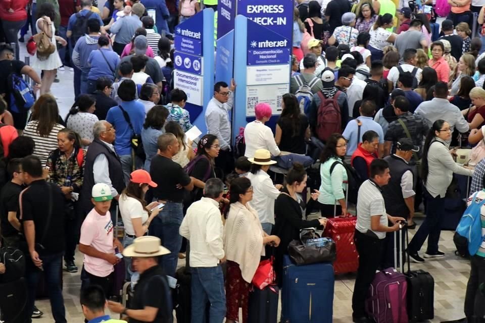 En los tres primeros días de esta semana, pasajeros de Interjet padecieron retrasos y demoras. 