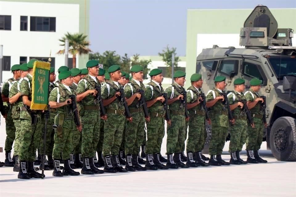 De acuerdo con las nuevas disposiciones, publicadas hoy en el Diario Oficial de la Federación, los tatuajes no deberán encontrarse en lugares visibles con el uso de uniforme.