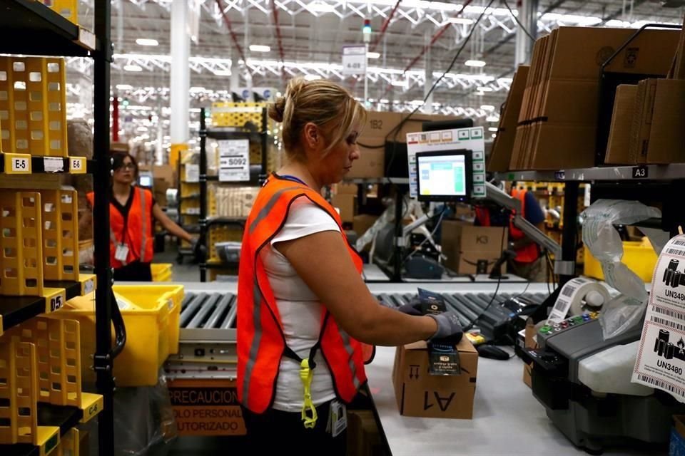 Recorrió el edificio del Centro de Distribución de Amazon en Prologis Park Grande en Tepotzotlán, este complejo es el más grande de México y de América Latina.