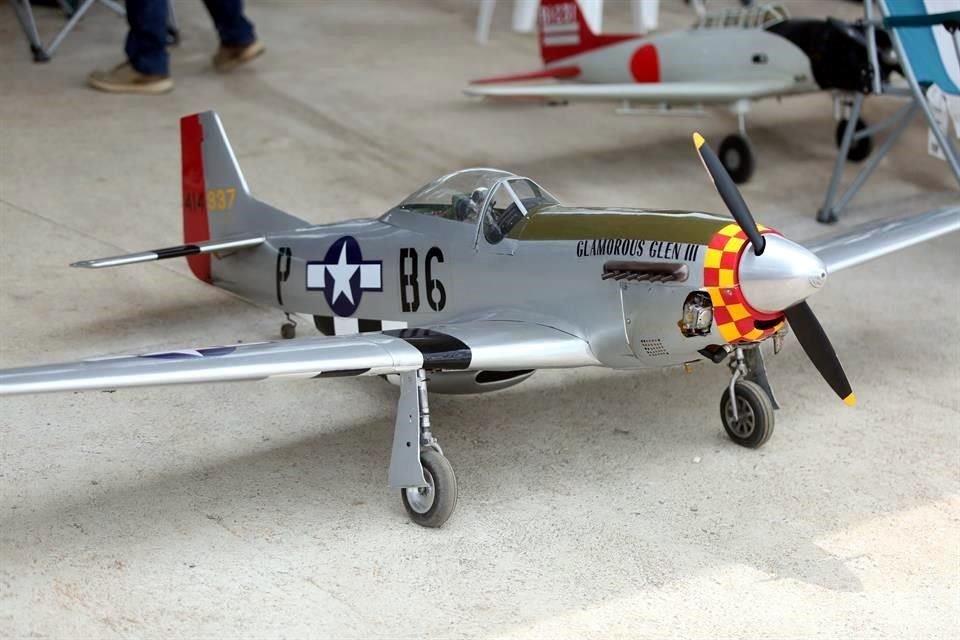 Detalles de aviones a escala