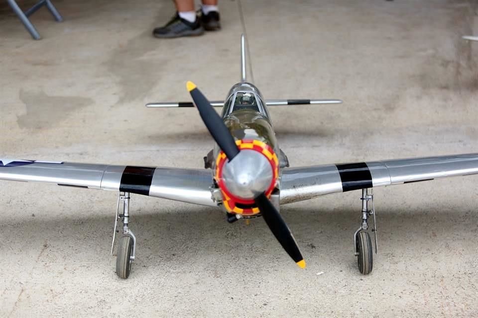 Detalles de aviones a escala