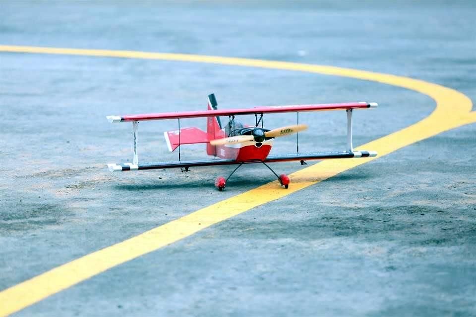 Detalles de aviones a escala