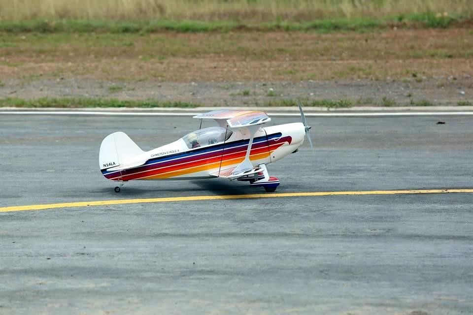 Detalles de aviones a escala