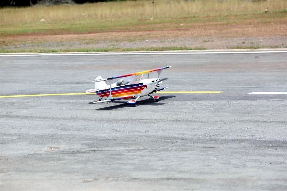 Detalles de aviones a escala