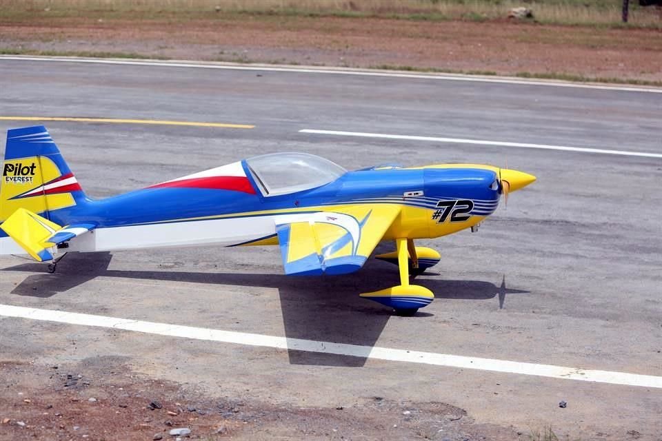 Detalles de aviones a escala