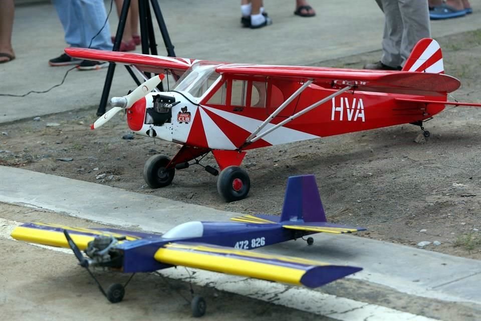 Detalles de aviones a escala