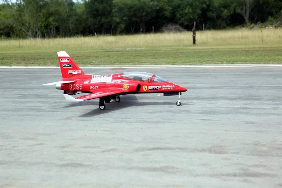 Detalles de aviones a escala
