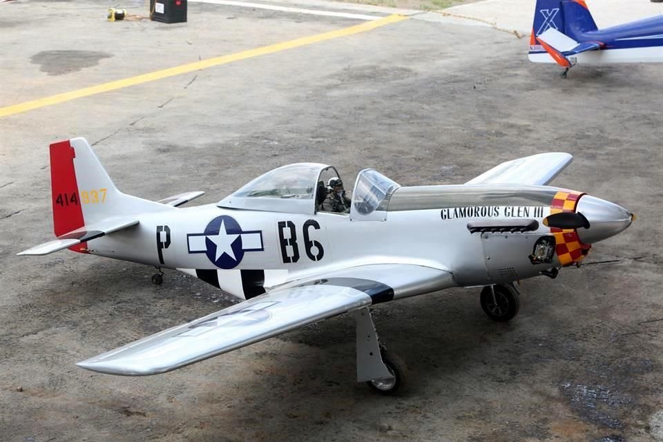 Detalles de aviones a escala
