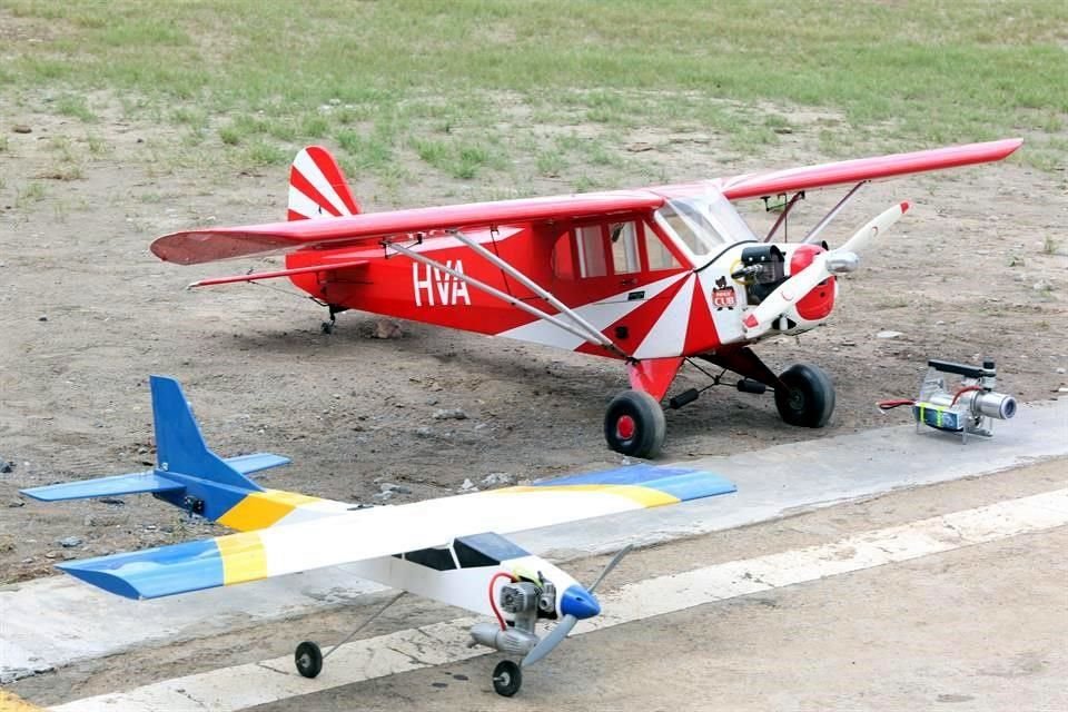 Detalles de aviones a escala