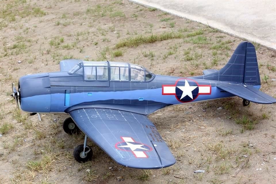 Detalles de aviones a escala