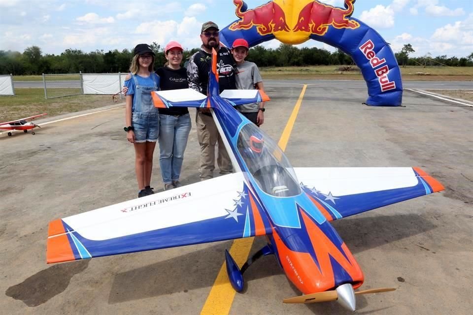 Valeria Hernández, María José Valdivia, Mauricio Hernández y Andre Hernández
