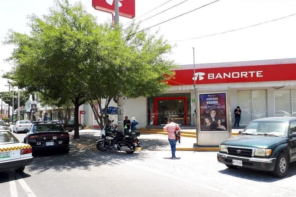 Una fuente policiaca informó que el intento de asalto fue cometido afuera del Banorte que está en el cruce de la Avenida Madero y Gonzalitos.