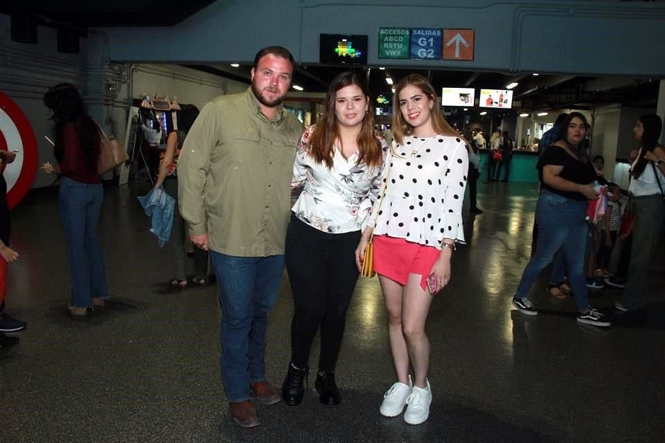 Mario Pérez, Alejandra Flores y Rosy Flores