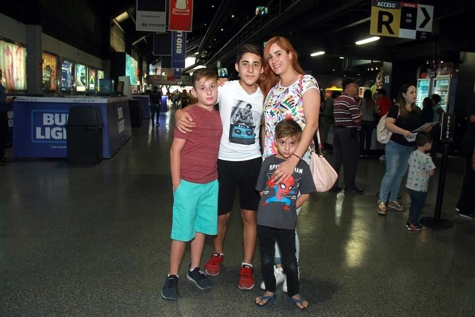 Iker Lozano Rodríguez, Ferran Lozano Rodríguez, Mony Rodríguez y Roderick Lozano Rodríguez