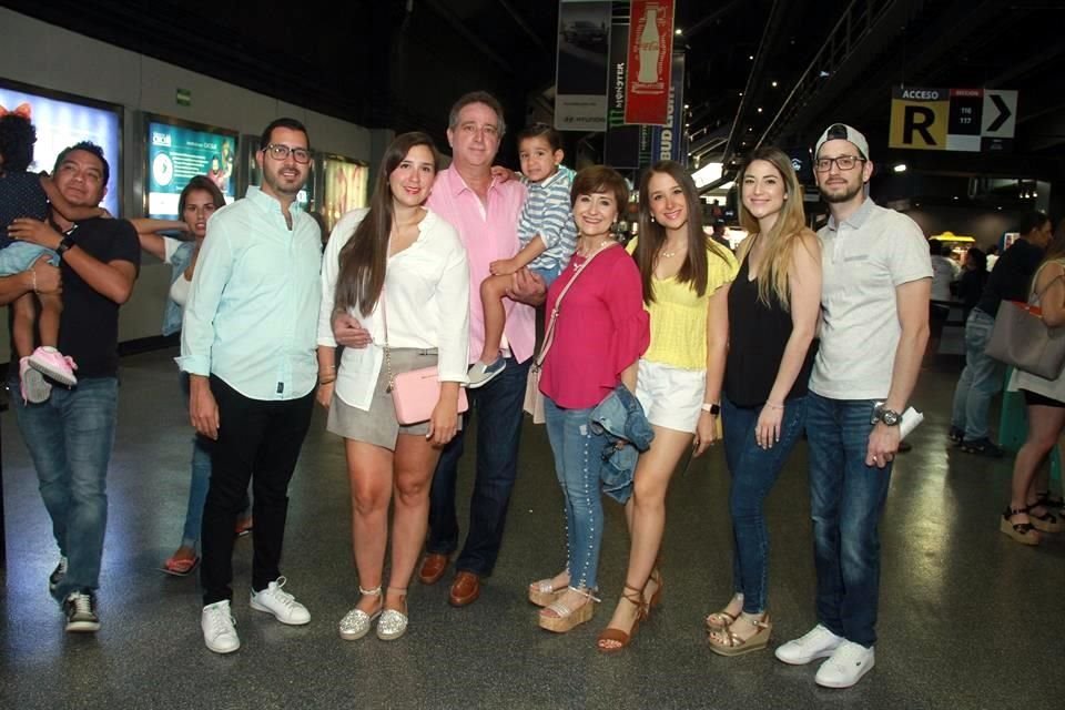 Jorge Pasquel, Daniela García, Ángel García, Pato Pasquel, Idalia Quiroga, Andrea García, Bárbara Zamarrón y Ángel García