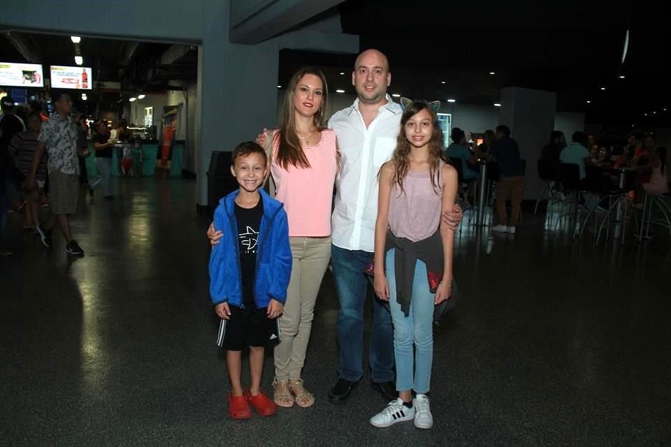 Alejandro Alanís Lozano, Jéssica Lozano de Alanís, Alejandro Alanís y Raquel Alanís Lozano