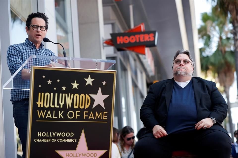 J.J. Abrams mostró su admiración al trabajo del mexicano.