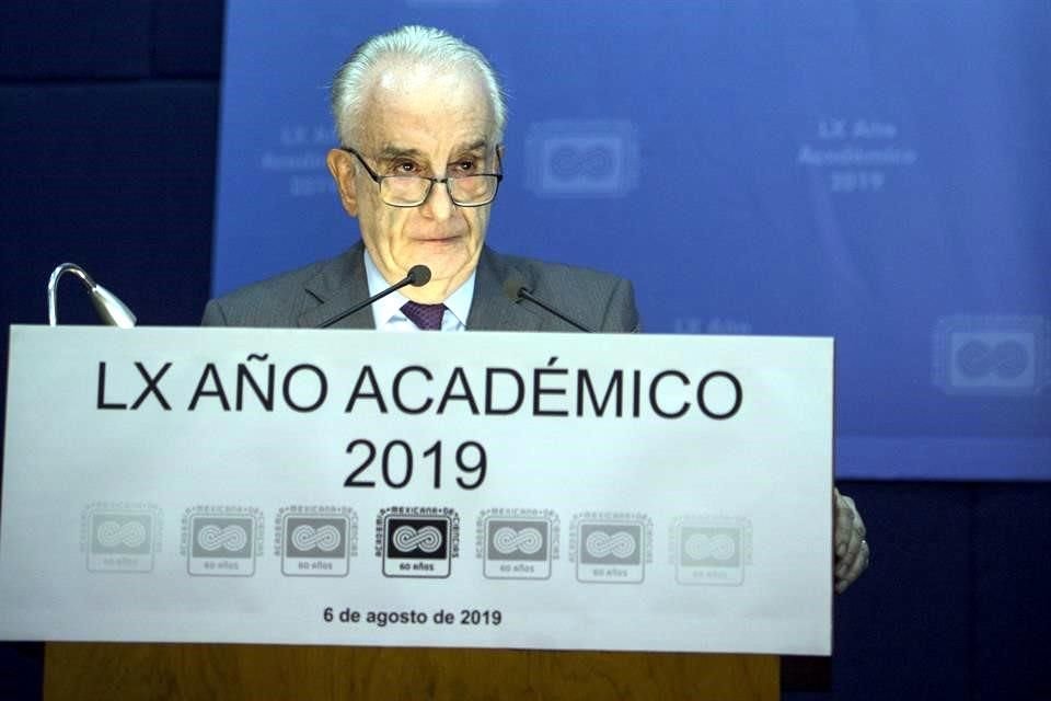 '¡No más menosprecio público a los investigadores!', exclamó Adolfo Martínez Palomo, ex presidente de la AMC.