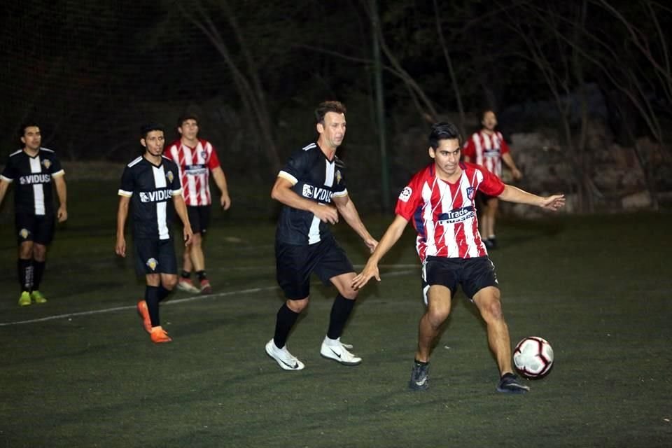 Rodrigo de León, de Vidusa y Erik Amaro, de Mal Saque