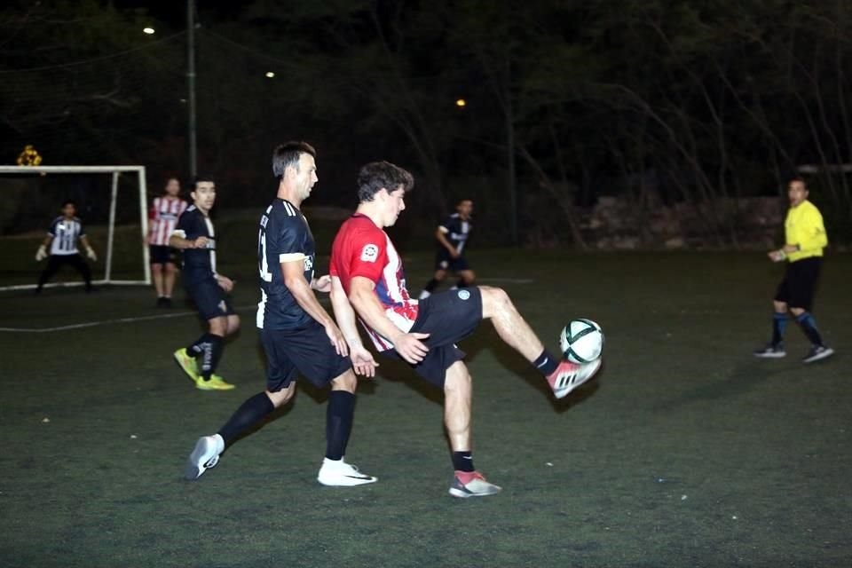 Rodrigo de León, de Vidusa y Marcelo Casaubón, de Mal Saque