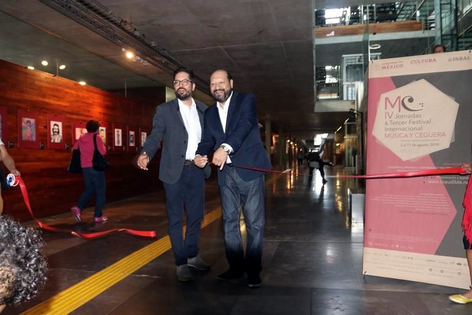 Hoy fue inaugurada en la Biblioteca Vasconcelos la muestra 100 años-100 Zapatas, con la participación de moneros mexicanos.