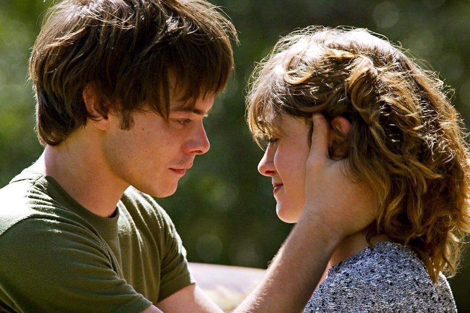 En la vida real Natalia Dyer y Charlie Heaton son novios que trabajan juntos y, gracias a 'Stranger Things', viven esa misma dualidad en TV.