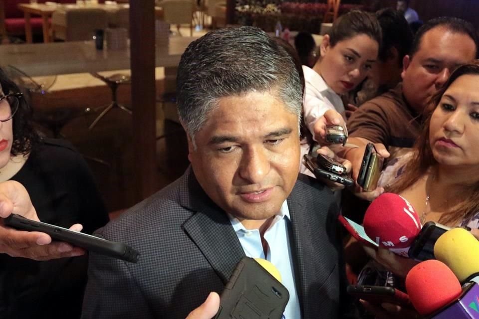 Víctor Fuentes.