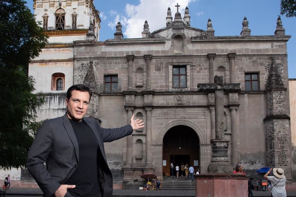 El también actor quedó maravillado con la iglesia y el centro de la alcaldía.