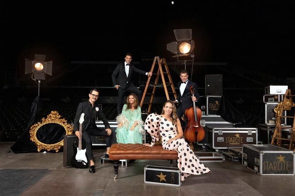 Manolo Caro, Sandra García- Sanjuán, Carlos Rivera, Antonio Banderas y Roberta Lobeira