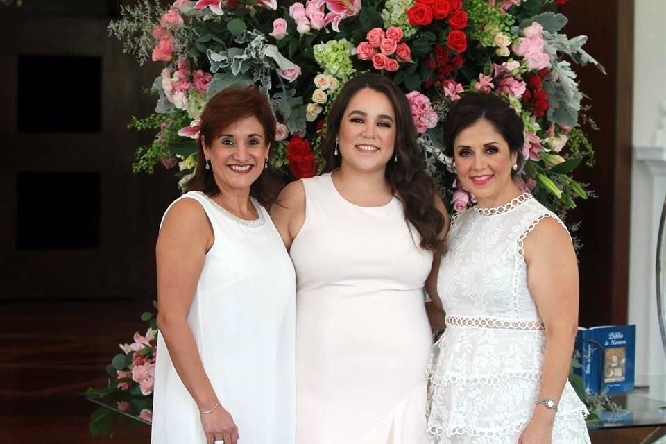 Betty Robledo de Medrano, Alejandra Rodríguez Flores y Adriana Alejandra Flores de Rodríguez