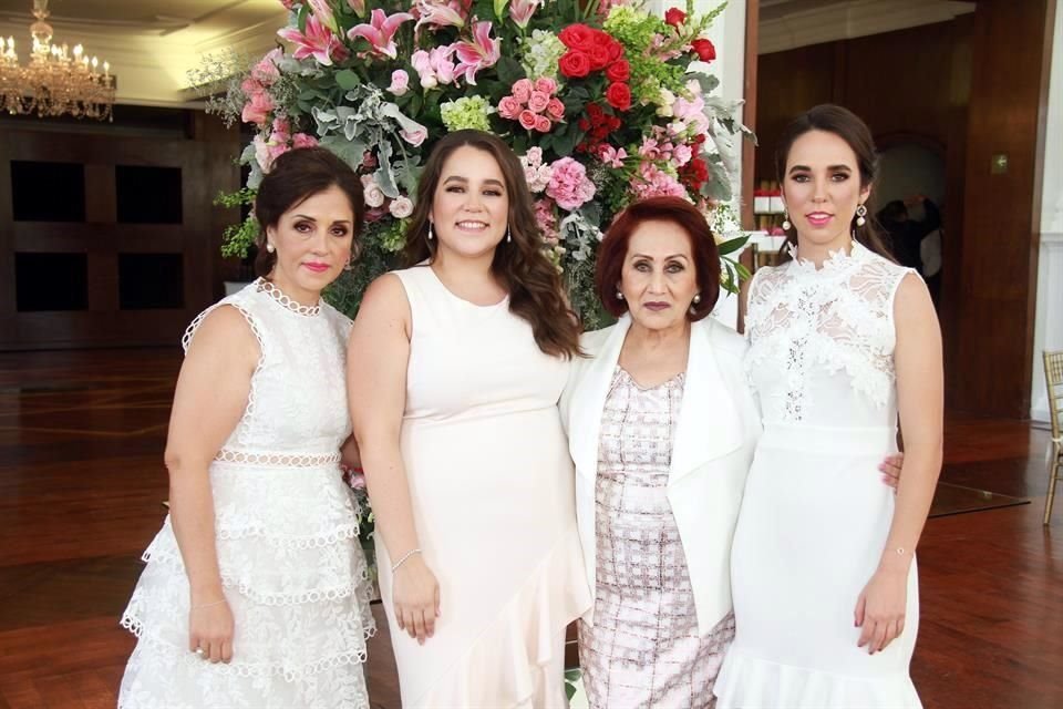 Adriana Alejandra Flores de Rodríguez, Alejandra Rodríguez Flores, Minerva Martínez de Flores y Andrea Rodríguez Flores