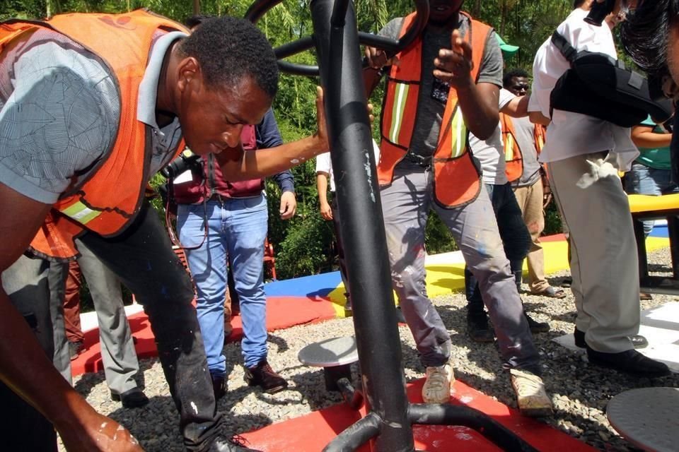 El titular del INM y el Subsecretario de Relaciones Exteriores recorrieron sitios donde se desarrollan obras en las que emplea a migrantes en la frontera sur.
