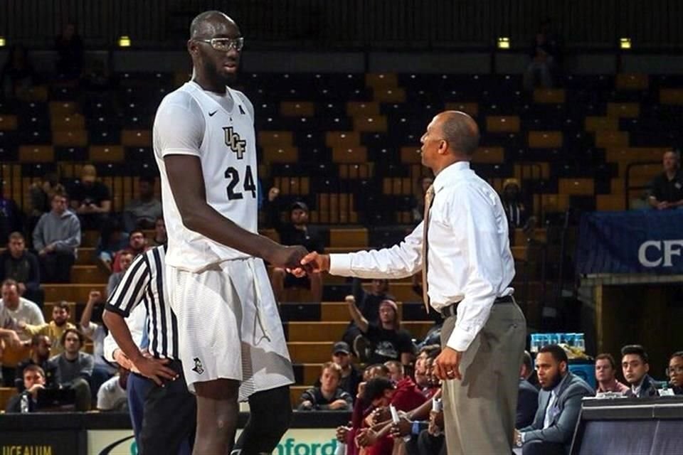 Fall puede alcanzar hasta los 3.73 metros de un salto.