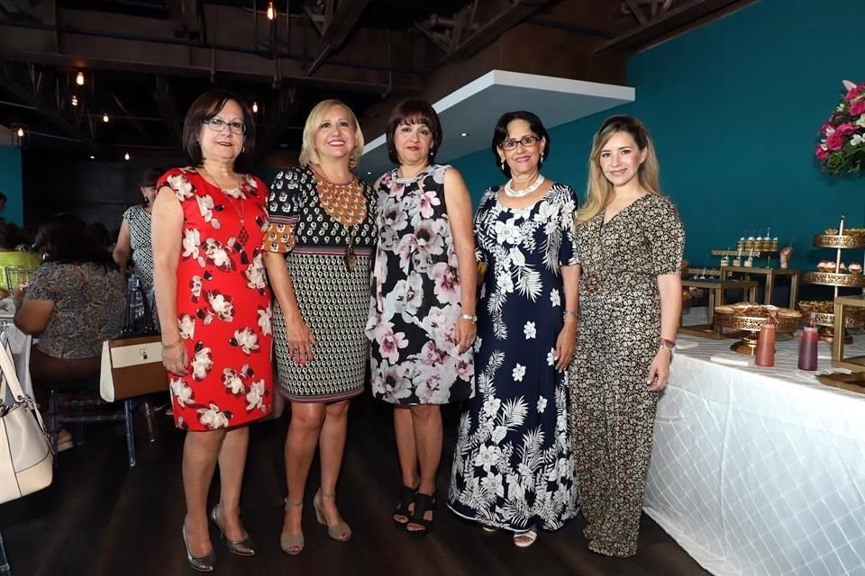 Lety Salazar, Lulú Berger, Laura Salazar de Santos, Tere Salazar y Laura Perches