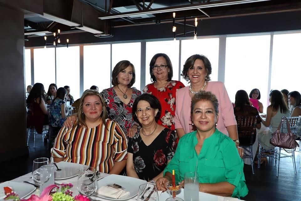 Leticia Hernández, Lety Salazar, Celia Nora Salazar de Salazar, Peccy Osorio, Lety García y Bertha Burgos