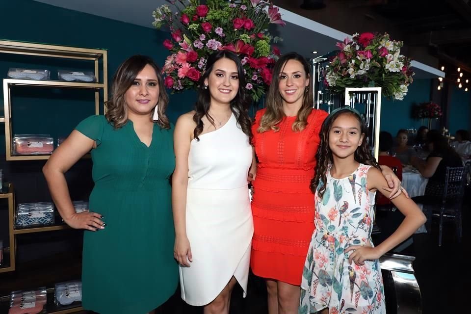 Gaby Gaytán de Salazar, Daniela Salazar Salazar, Cecy Salazar de Mayorga y Mariana Salazar Lara