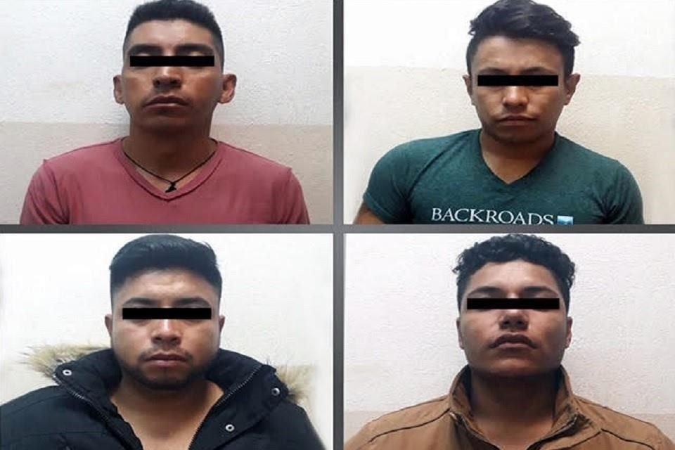 Los asaltantes abordaron la unidad y los amagaron con armas de fuego para despojarlos de dinero, mochilas, carteras y celulares.