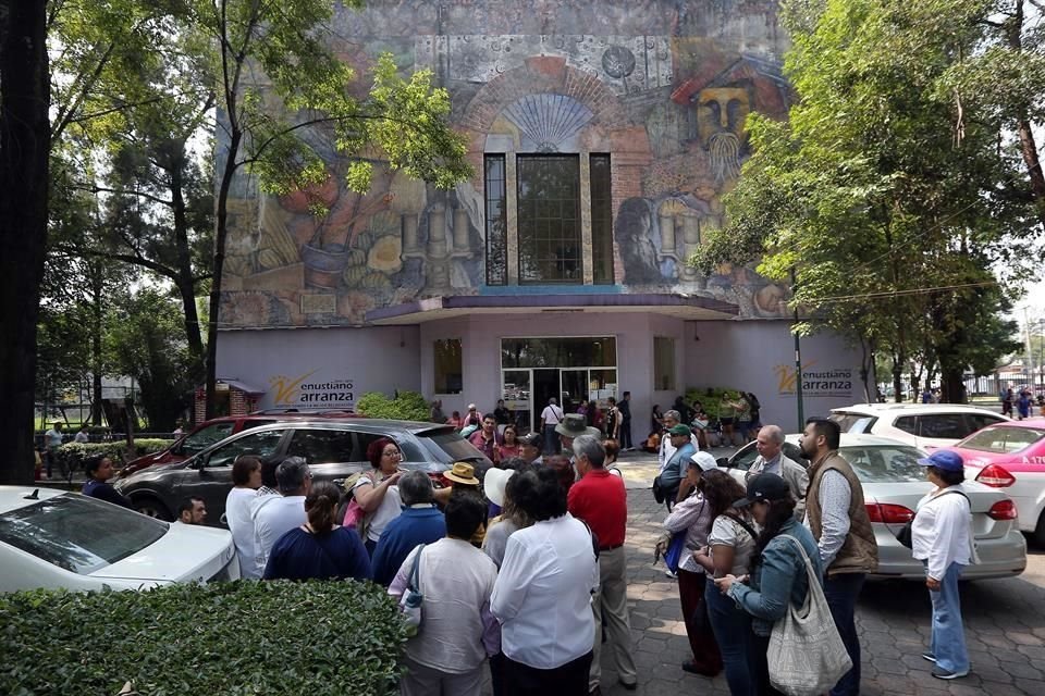 Sólo en la iconografía del Metro es donde queda testimonio de la pequeña isla, hogar de parvadas de patos que migraban a la Ciudad en tiempos virrreinales: La Candelaria.
