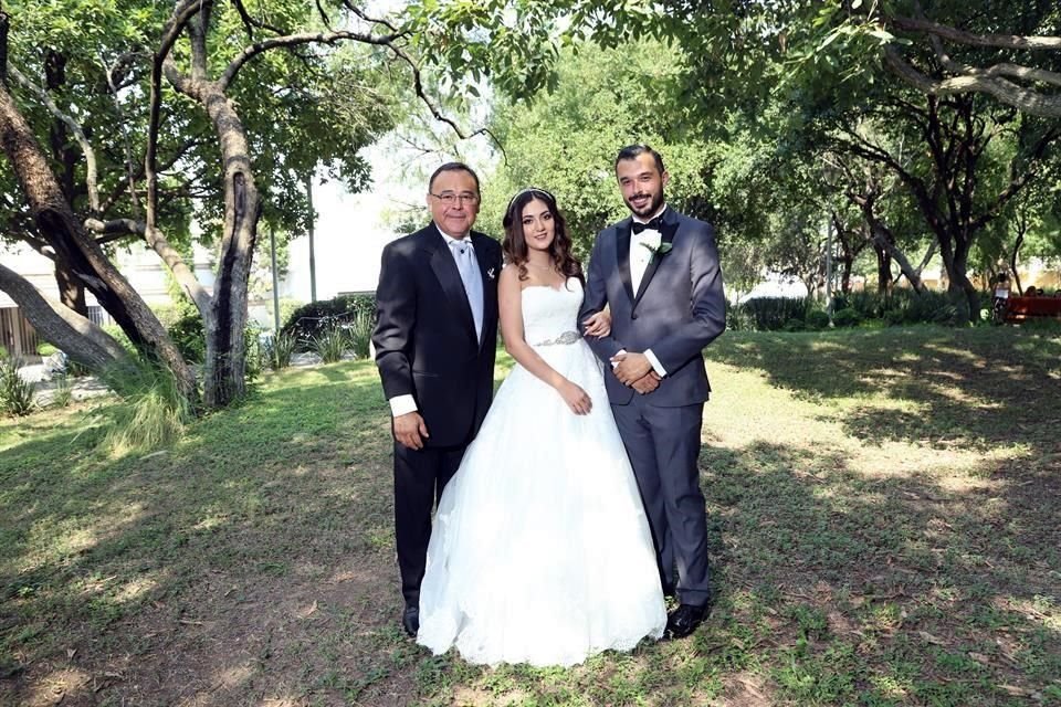 FAMILIA DEL NOVIO Adrián Gómez González, Anna Karen Chapoy Montiel y Raúl Adrián Gómez Nerio