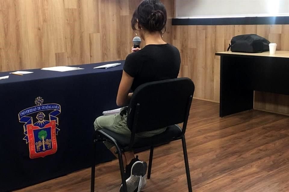 Fernanda, la estudiante de la Preparatoria Jalisco que fue agredida, denunció malos tratos de las autoridades.